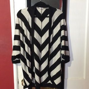 Xhiliration wrap in Black and Tan color